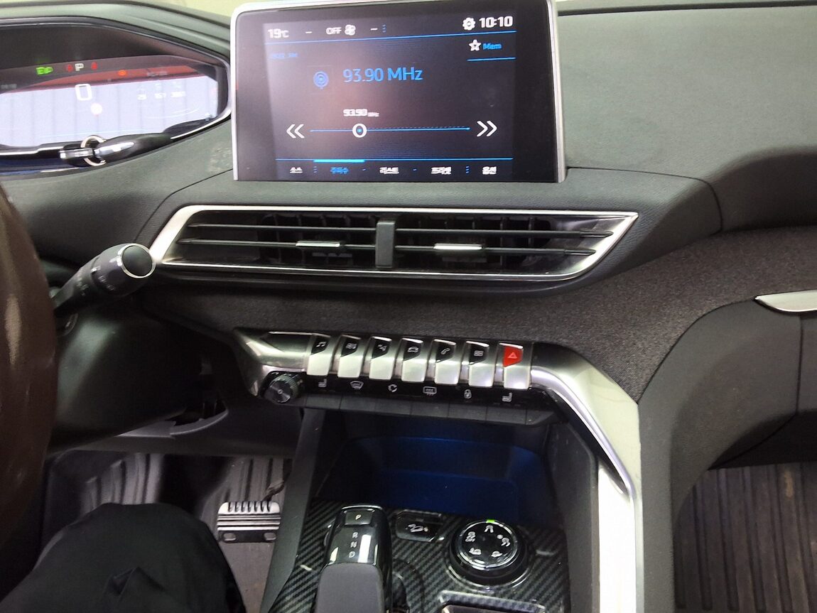 PEUGEOT 5008 (2ND GEN) 1.6 BlueHDi ALLURE 2018 - zdjęcie 23