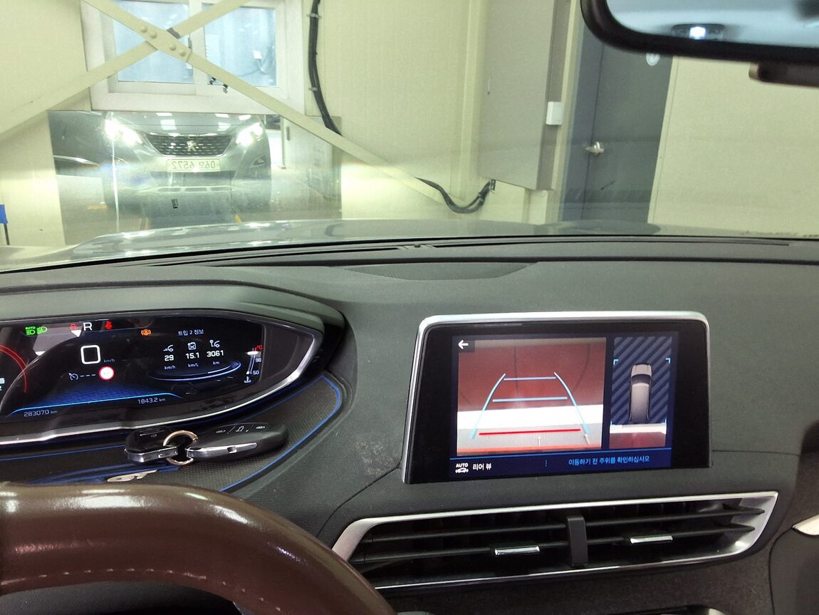 PEUGEOT 5008 (2ND GEN) 1.6 BlueHDi ALLURE 2018 - zdjęcie 24
