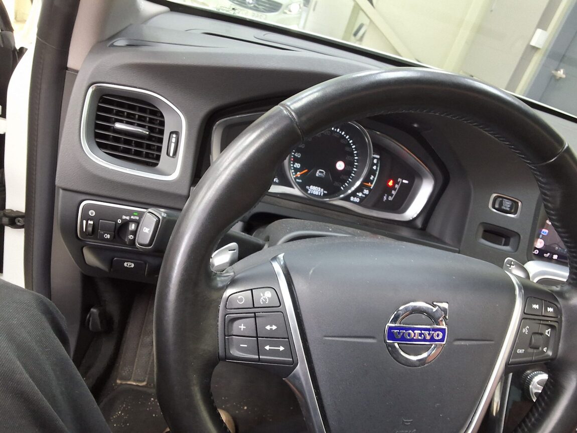 VOLVO S60 (2ND GEN) T5 SUMMUM 2018 - zdjęcie 23
