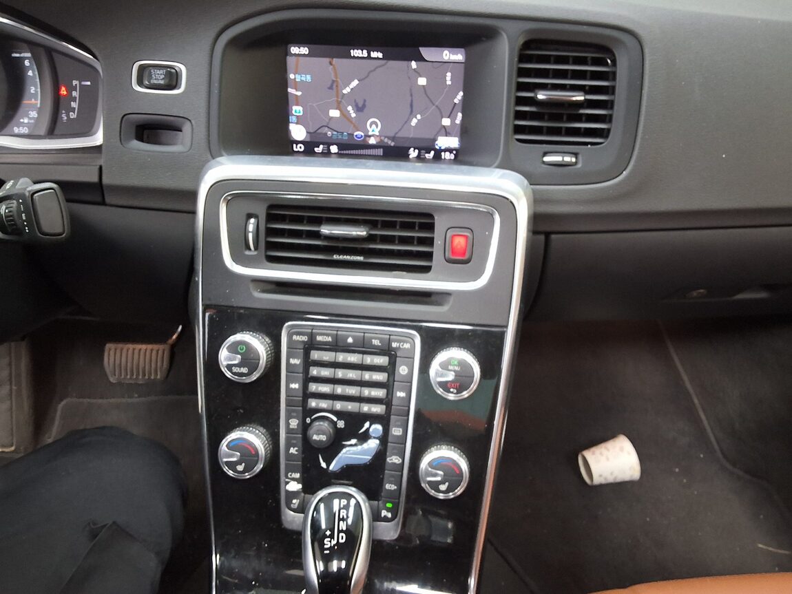 VOLVO S60 (2ND GEN) T5 SUMMUM 2018 - zdjęcie 24