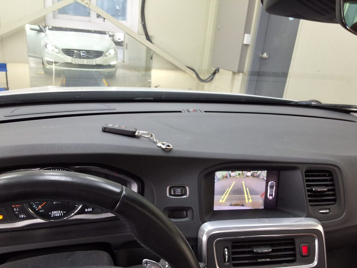 VOLVO S60 (2ND GEN) T5 SUMMUM 2018 - zdjęcie 25