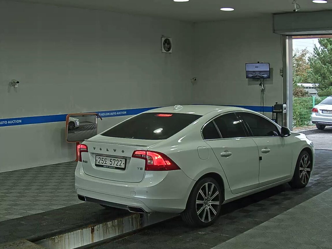 VOLVO S60 (2ND GEN) T5 SUMMUM 2018 - zdjęcie 5