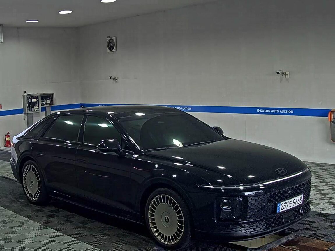HYUNDAI THE ALL NEW GRANDEUR GASOLINE 3.5 AWD CALLIGRAPHY BLACK INK 2025 - zdjęcie 3