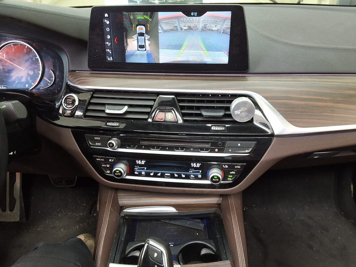 BMW 5 SERIES (7TH GEN) 520d M SPORT PACK PLUS 2018 - zdjęcie 24