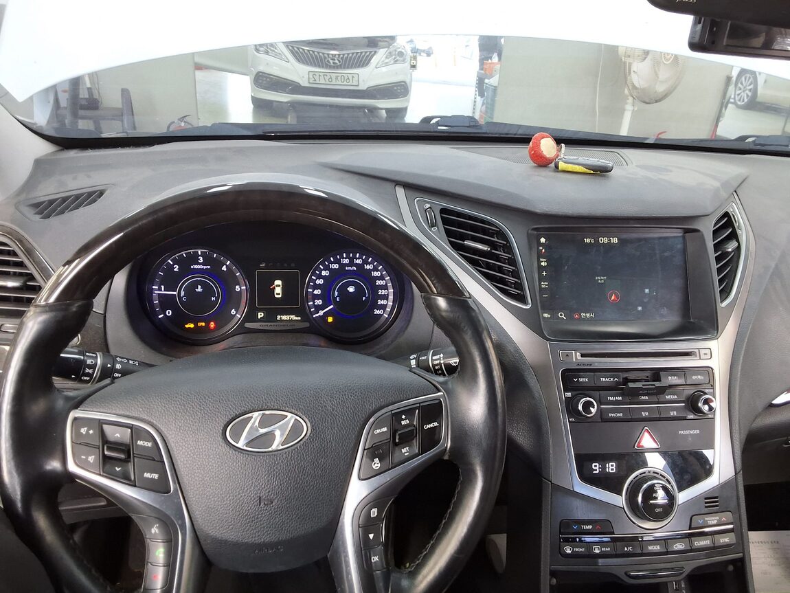 HYUNDAI GRANDEUR HG DIESEL HG 220 PREMIUM 2016 - zdjęcie 17
