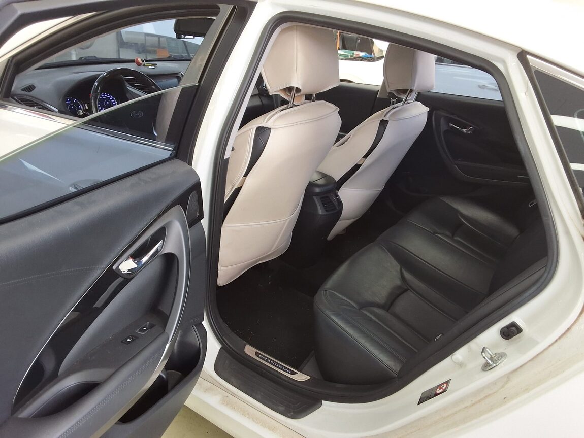 HYUNDAI GRANDEUR HG DIESEL HG 220 PREMIUM 2016 - zdjęcie 12