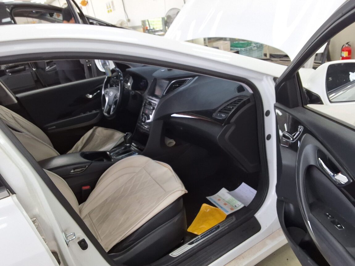 HYUNDAI GRANDEUR HG DIESEL HG 220 PREMIUM 2016 - zdjęcie 14