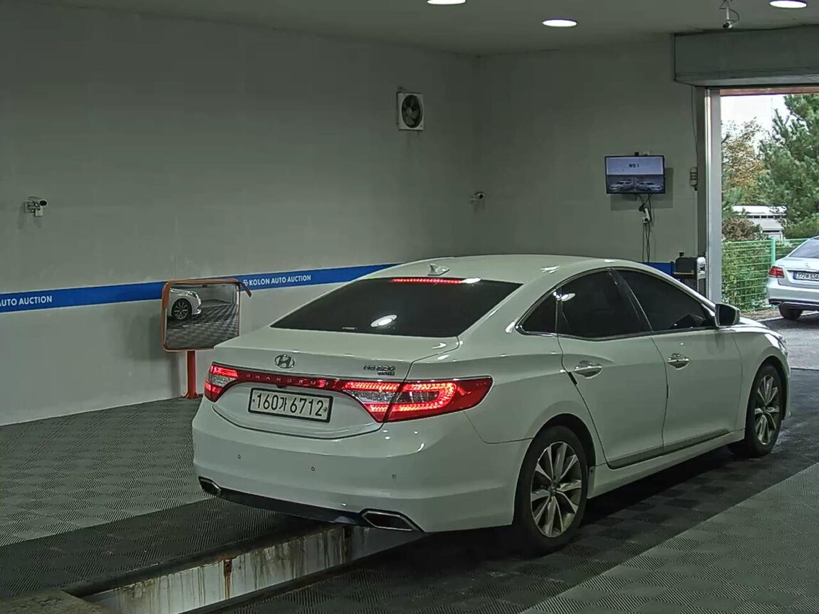 HYUNDAI GRANDEUR HG DIESEL HG 220 PREMIUM 2016 - zdjęcie 5