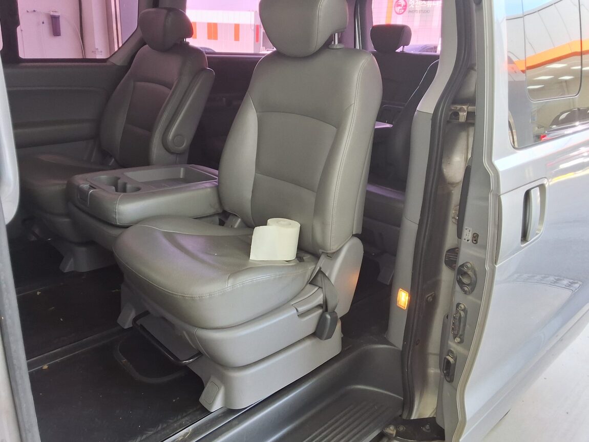 HYUNDAI GRAND STAREX 11-SEATER DIESEL CVX LUXURY 2013 - zdjęcie 12
