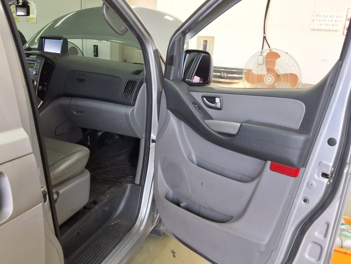 HYUNDAI GRAND STAREX 11-SEATER DIESEL CVX LUXURY 2013 - zdjęcie 14
