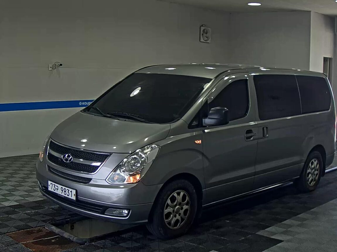 HYUNDAI GRAND STAREX 11-SEATER DIESEL CVX LUXURY 2013 - zdjęcie 2