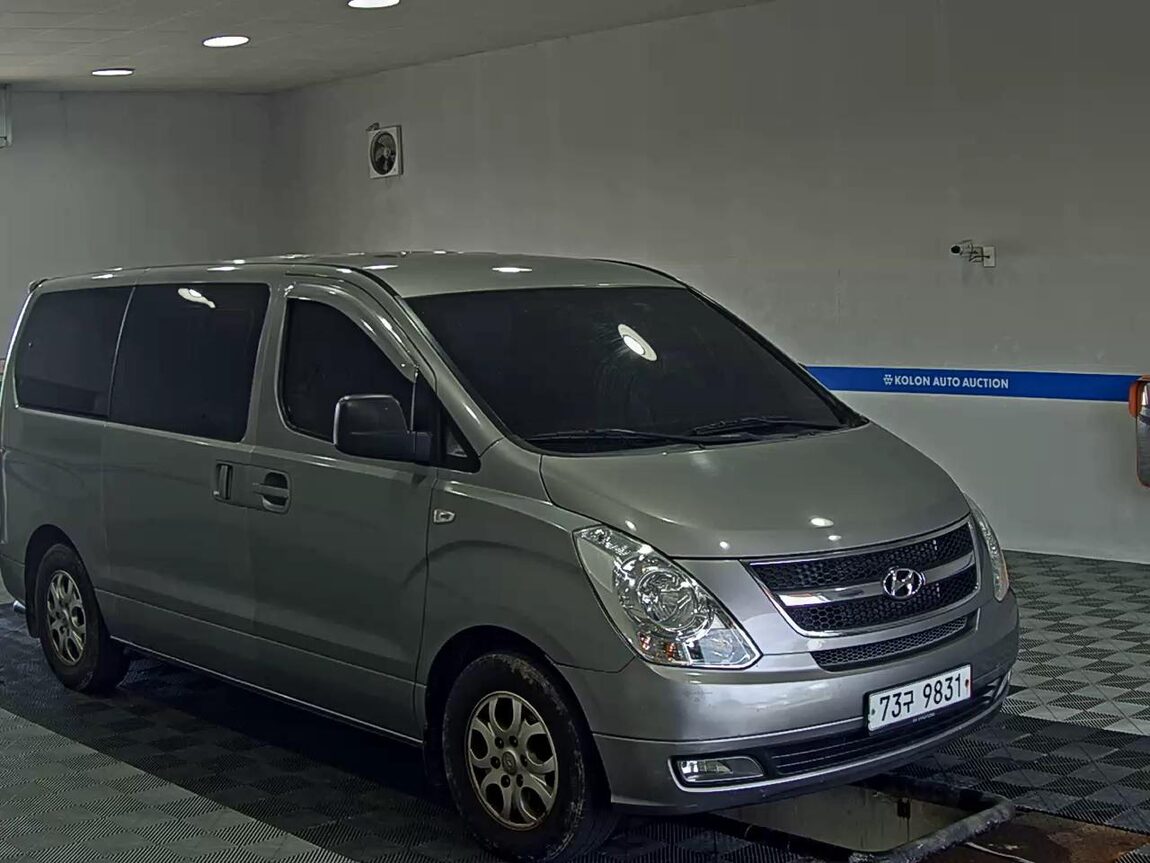 HYUNDAI GRAND STAREX 11-SEATER DIESEL CVX LUXURY 2013 - zdjęcie 3