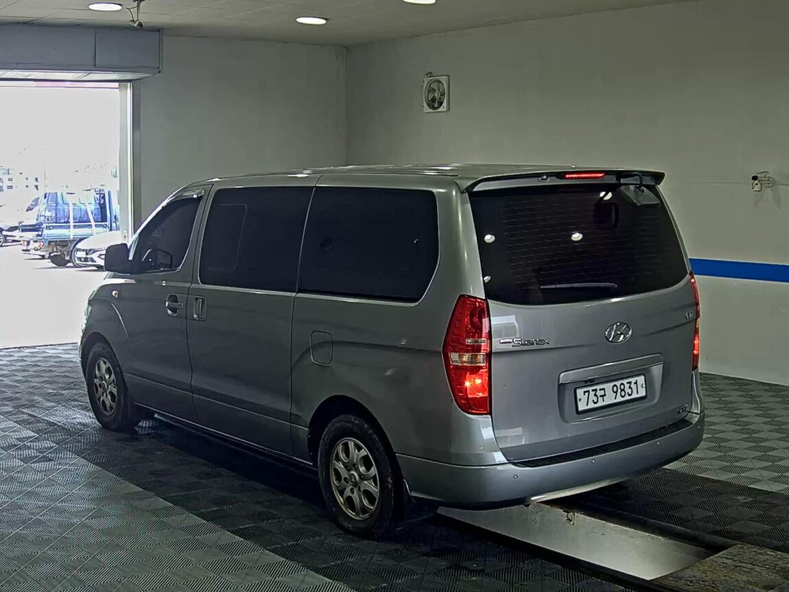 HYUNDAI GRAND STAREX 11-SEATER DIESEL CVX LUXURY 2013 - zdjęcie 6