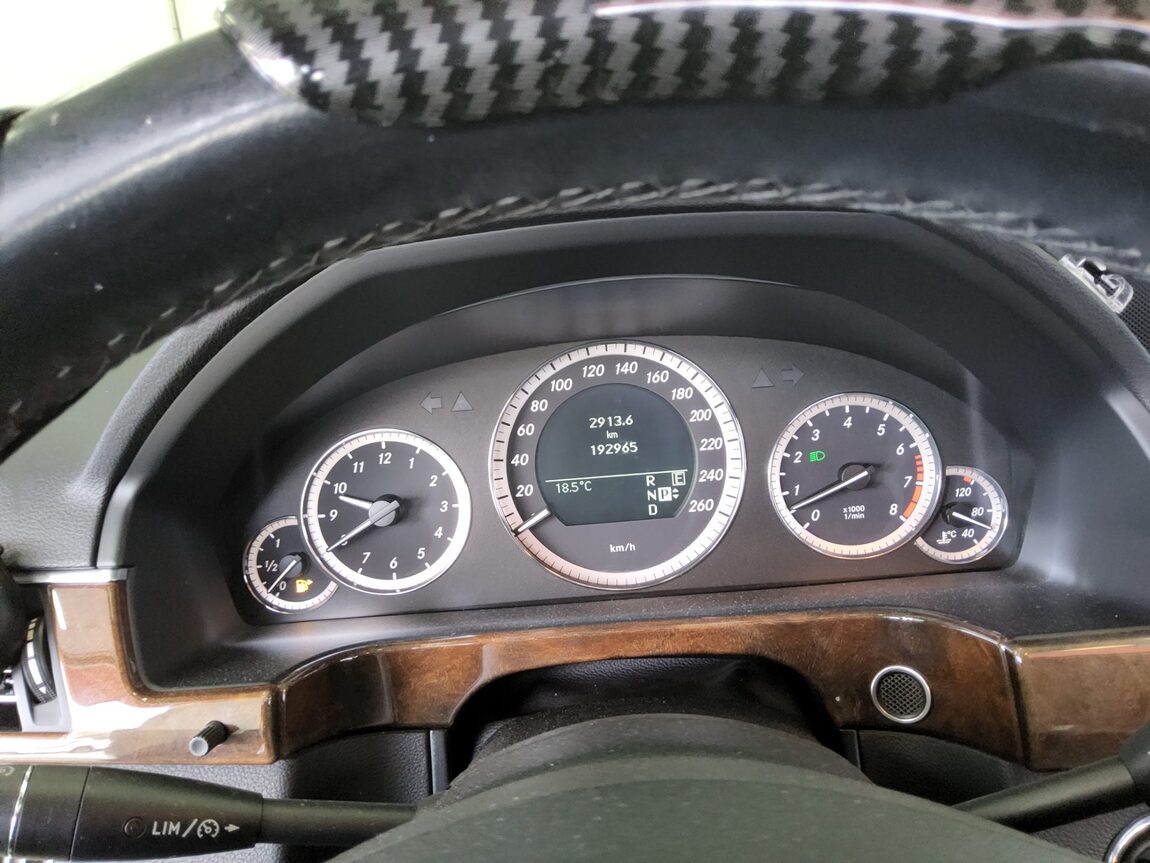 MERCEDES-BENZ E-CLASS (4TH GEN) E300 ELEGANCE 2011 - zdjęcie 9