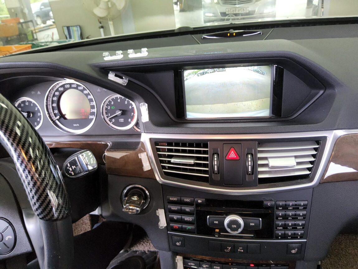 MERCEDES-BENZ E-CLASS (4TH GEN) E300 ELEGANCE 2011 - zdjęcie 17