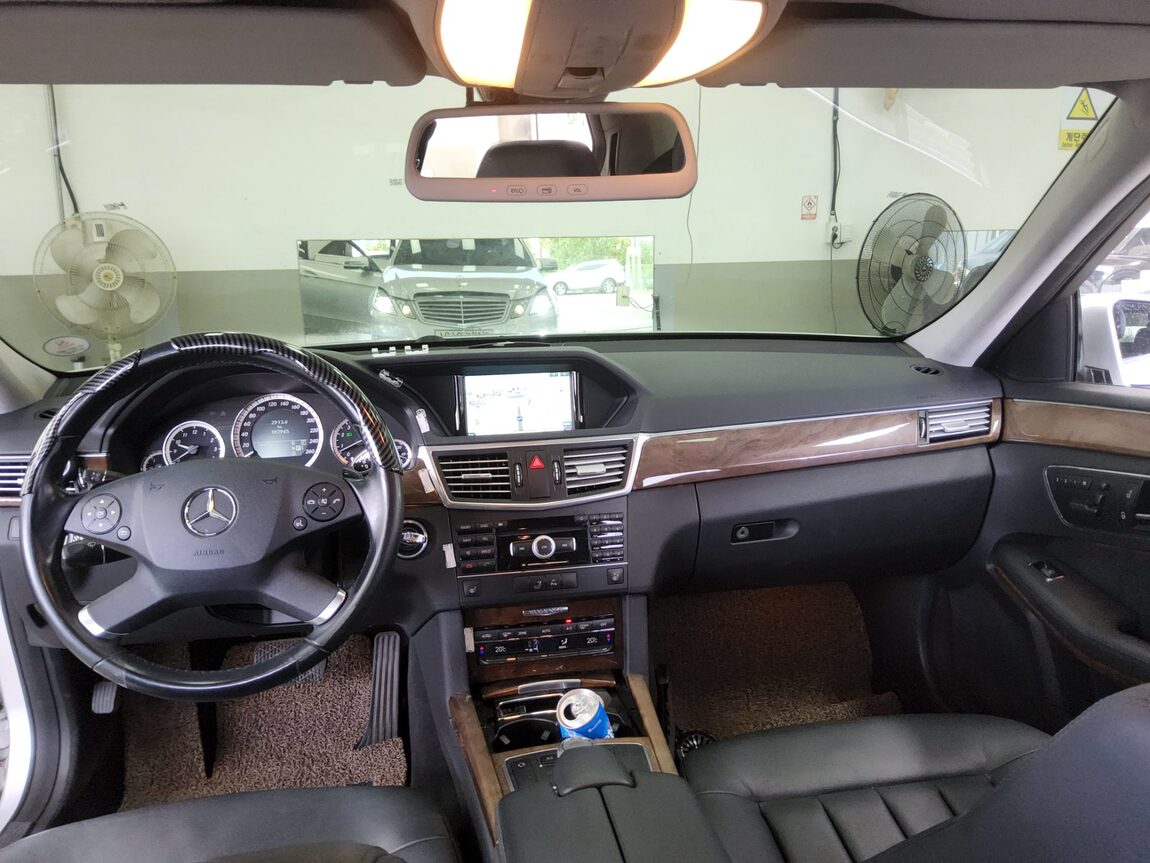 MERCEDES-BENZ E-CLASS (4TH GEN) E300 ELEGANCE 2011 - zdjęcie 11