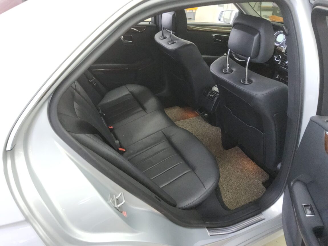 MERCEDES-BENZ E-CLASS (4TH GEN) E300 ELEGANCE 2011 - zdjęcie 13