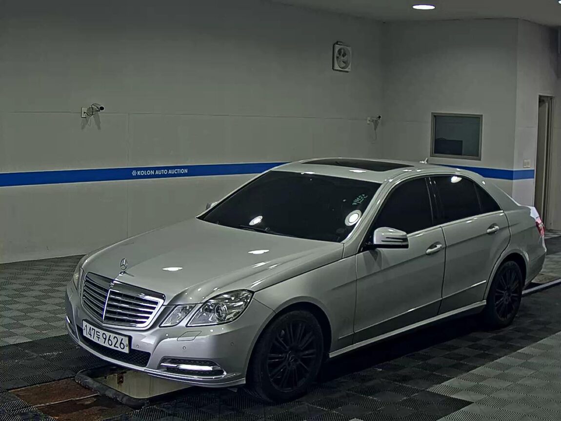 MERCEDES-BENZ E-CLASS (4TH GEN) E300 ELEGANCE 2011 - zdjęcie 2