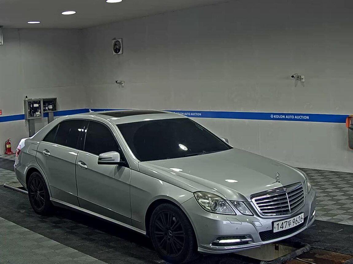 MERCEDES-BENZ E-CLASS (4TH GEN) E300 ELEGANCE 2011 - zdjęcie 3