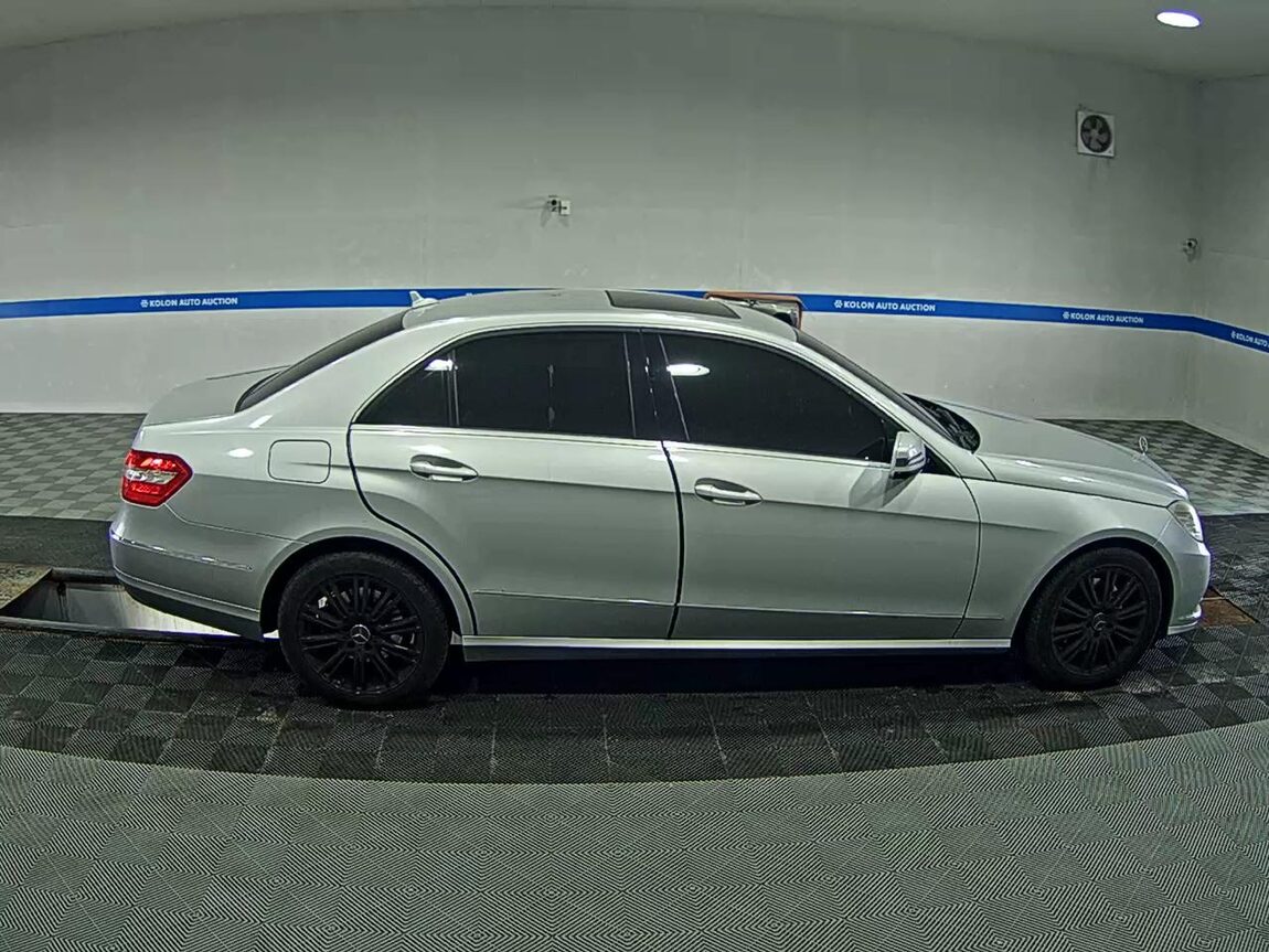 MERCEDES-BENZ E-CLASS (4TH GEN) E300 ELEGANCE 2011 - zdjęcie 4
