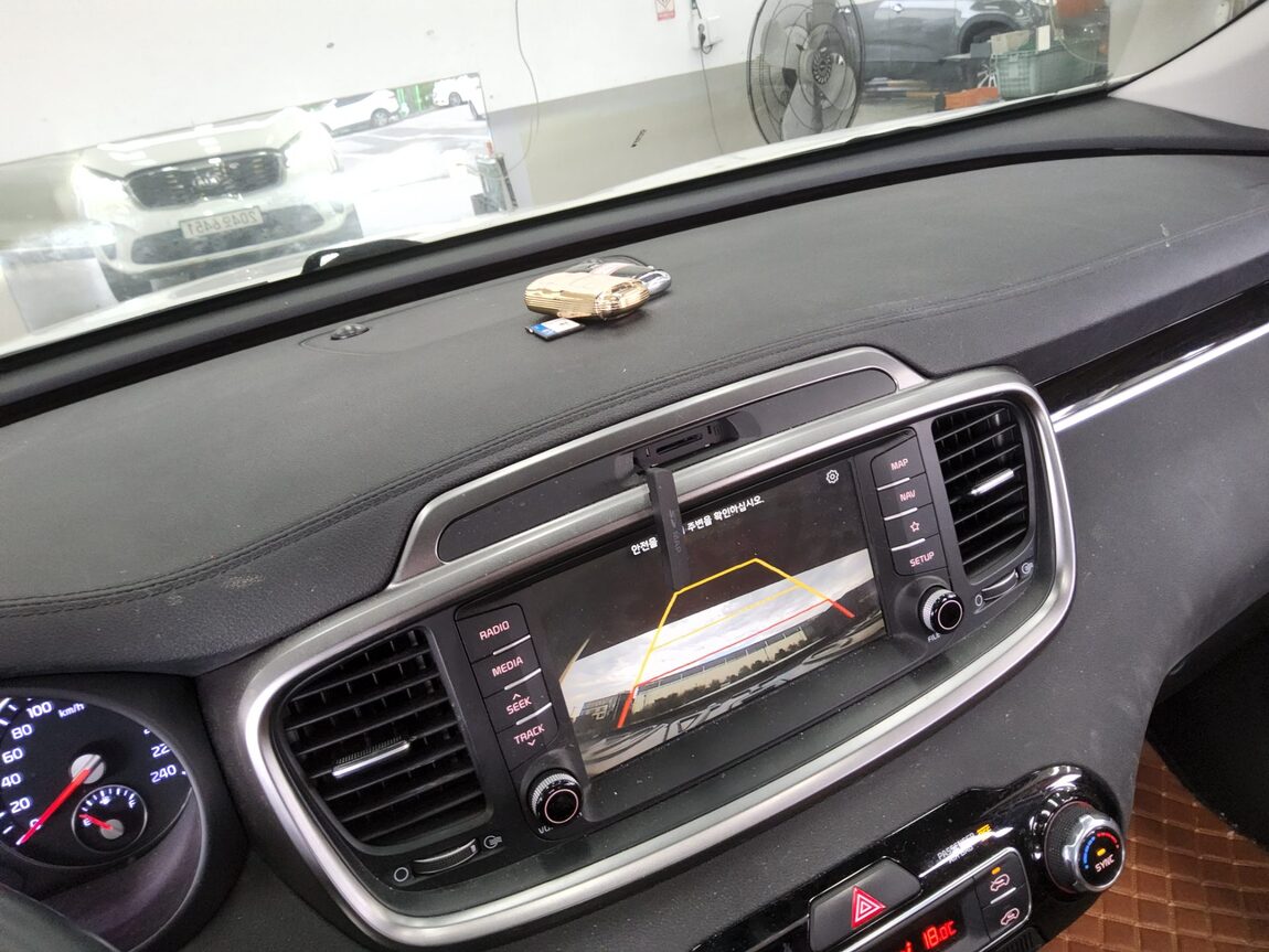 KIA THE NEW SORENTO DIESEL R2.0 2WD NOBLESSE 2020 - zdjęcie 17