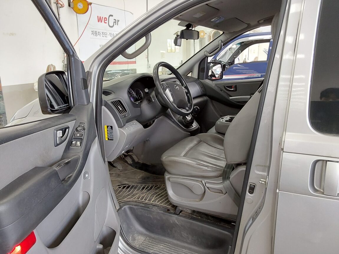 HYUNDAI GRAND STAREX 3-SEATER DIESEL VAN MODERN 2018 - zdjęcie 10
