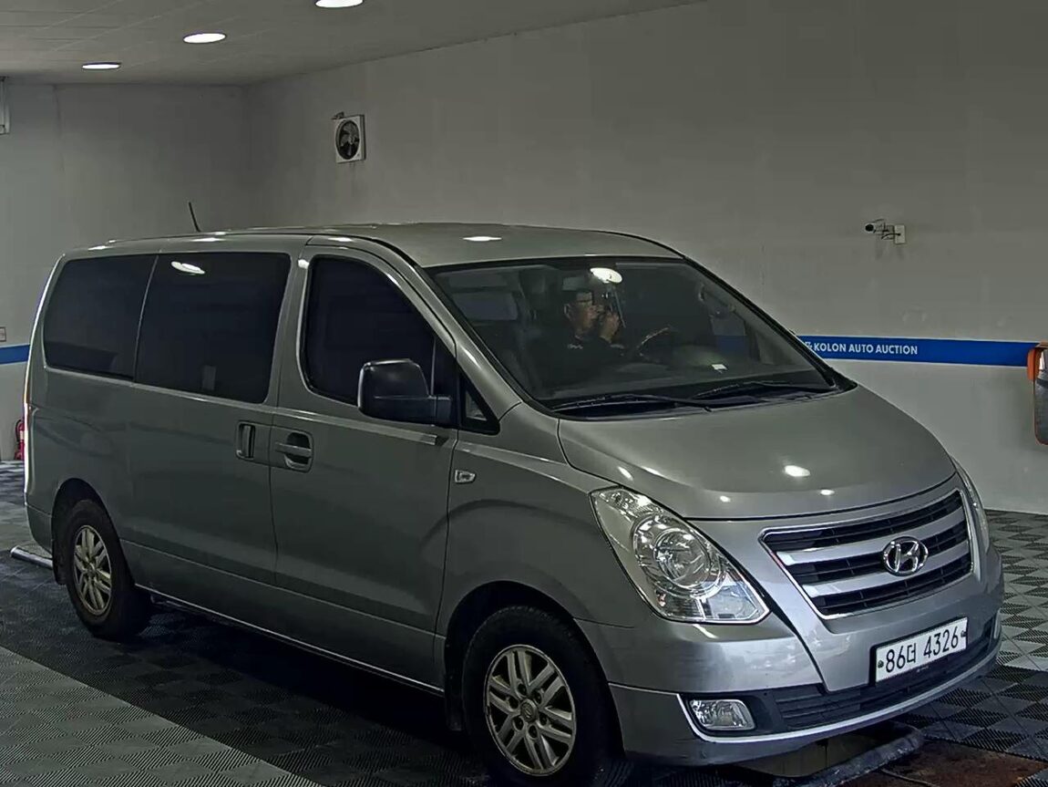 HYUNDAI GRAND STAREX 3-SEATER DIESEL VAN MODERN 2018 - zdjęcie 3