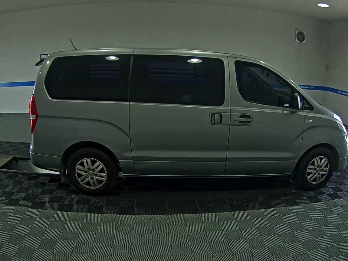 HYUNDAI GRAND STAREX 3-SEATER DIESEL VAN MODERN 2018 - zdjęcie 4