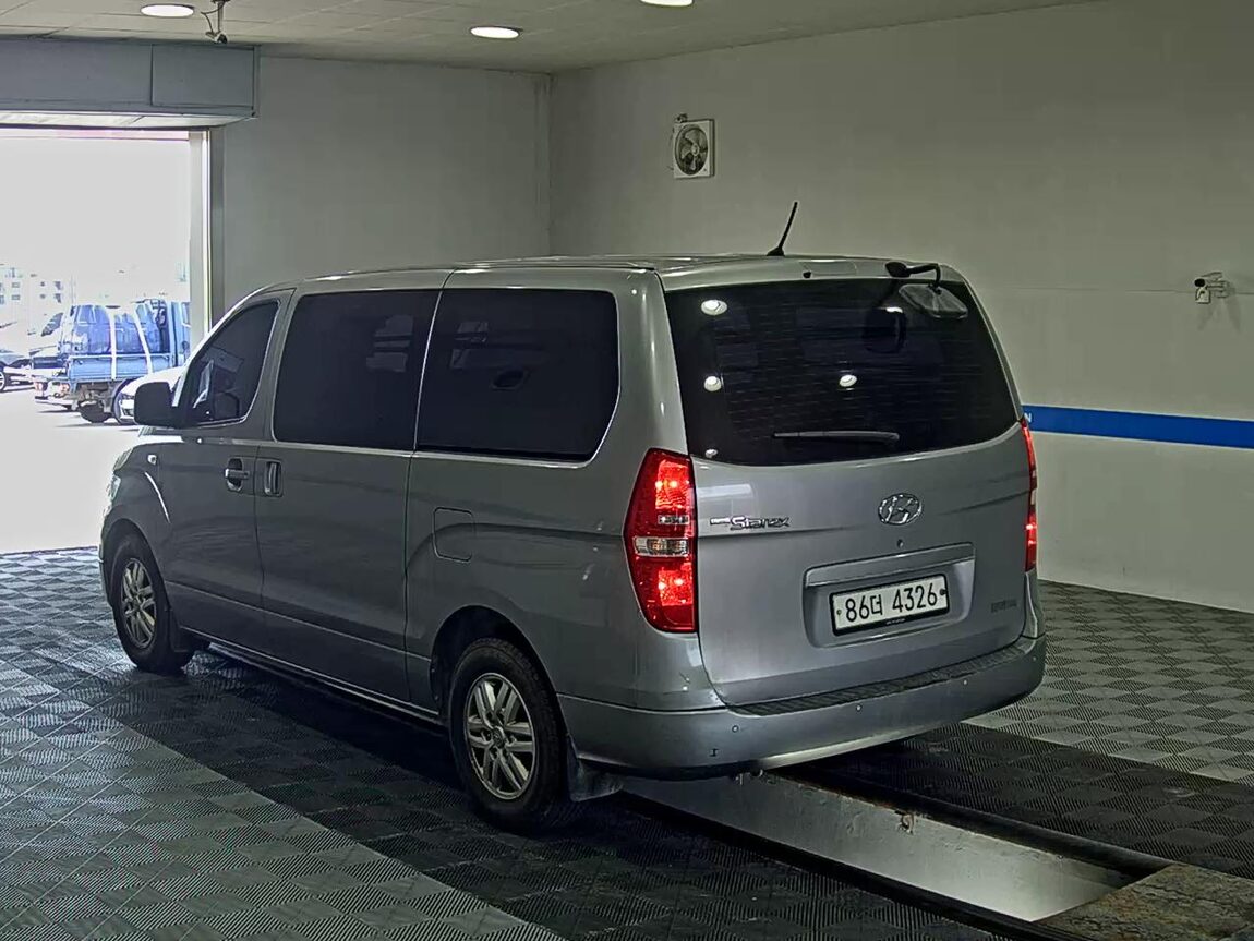 HYUNDAI GRAND STAREX 3-SEATER DIESEL VAN MODERN 2018 - zdjęcie 6
