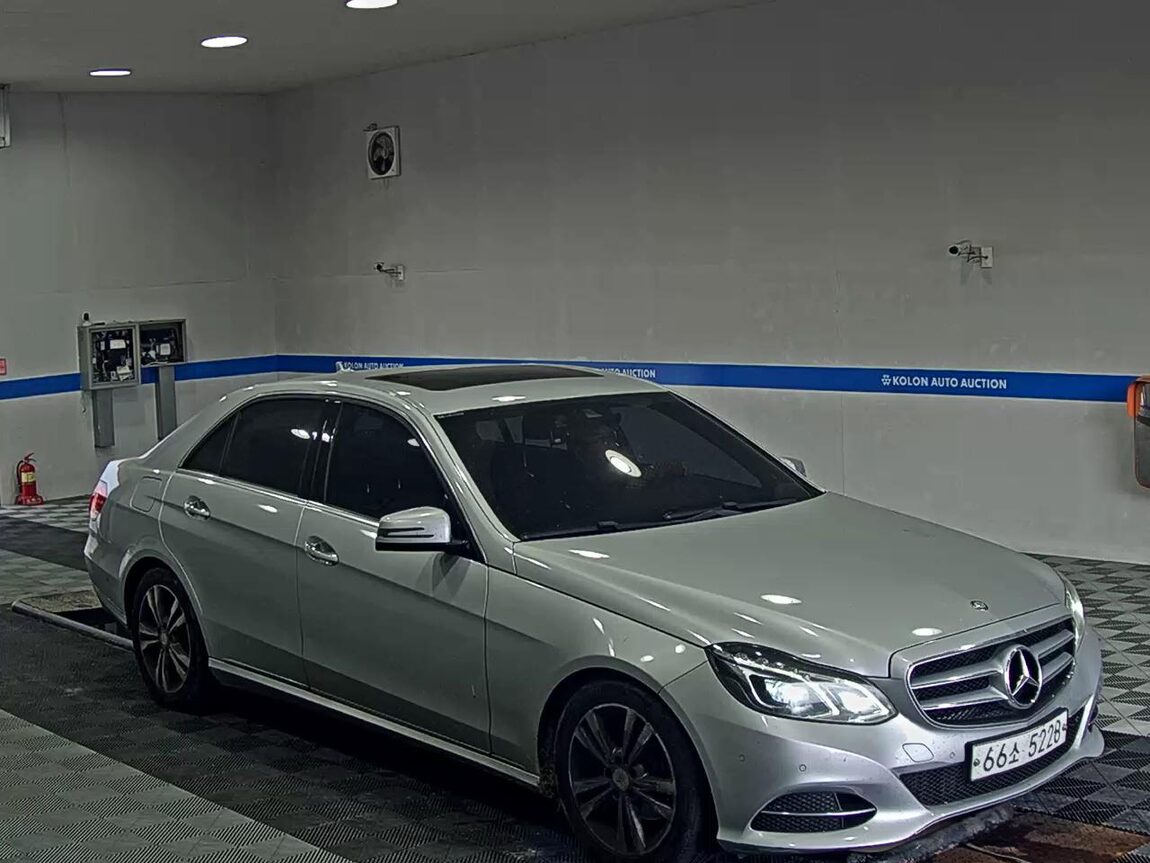 MERCEDES-BENZ E-CLASS (4TH GEN) E220 CDI BLUETEC AVANTGARDE 2016 - zdjęcie 3