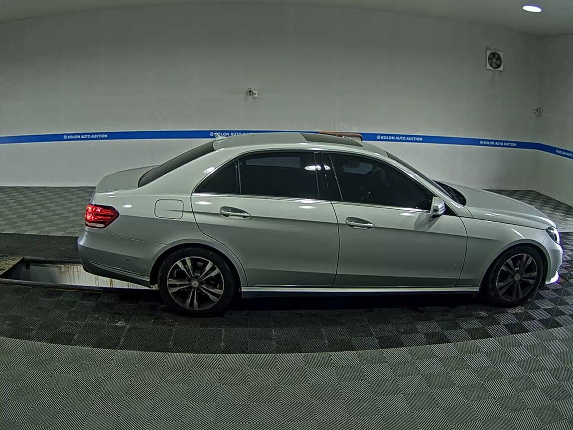 MERCEDES-BENZ E-CLASS (4TH GEN) E220 CDI BLUETEC AVANTGARDE 2016 - zdjęcie 4