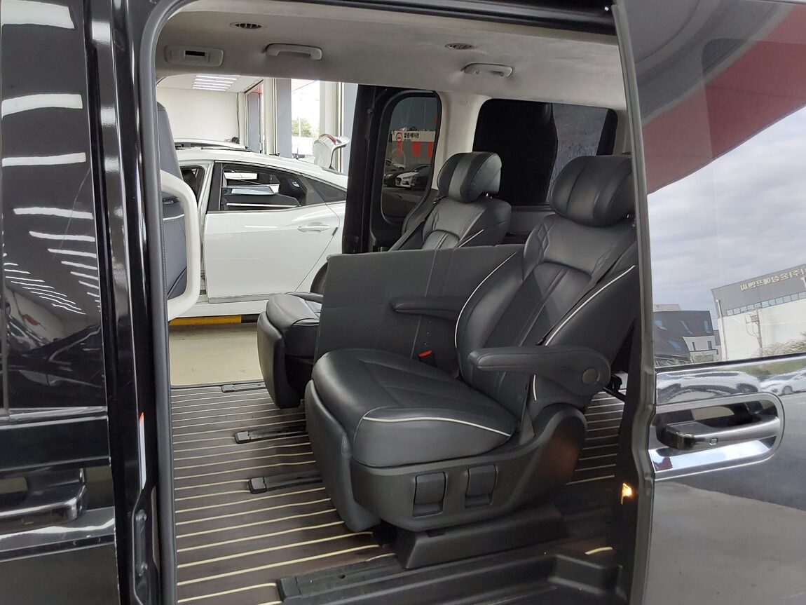 HYUNDAI STARIA 3.5 LPG LOUNGE 7-SEATER INSPIRATION 2022 - zdjęcie 12