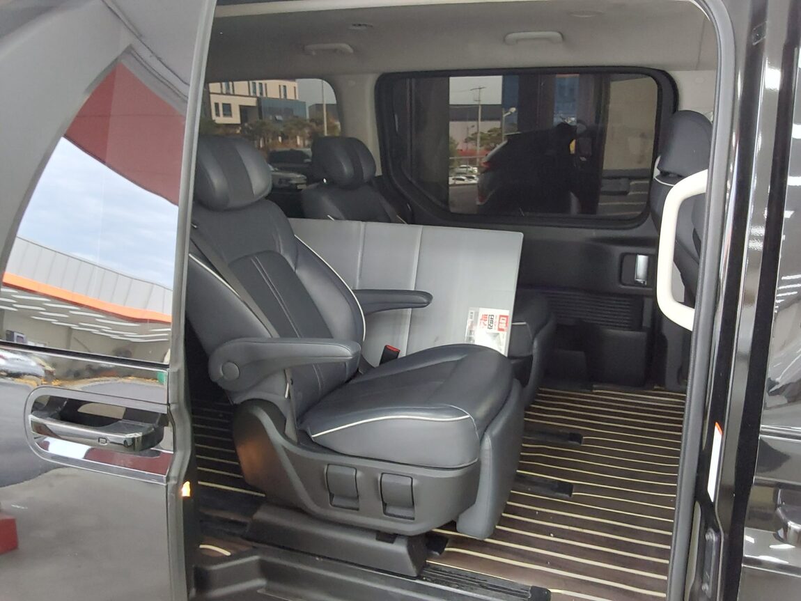 HYUNDAI STARIA 3.5 LPG LOUNGE 7-SEATER INSPIRATION 2022 - zdjęcie 13