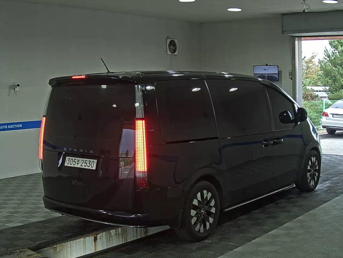 HYUNDAI STARIA 3.5 LPG LOUNGE 7-SEATER INSPIRATION 2022 - zdjęcie 5
