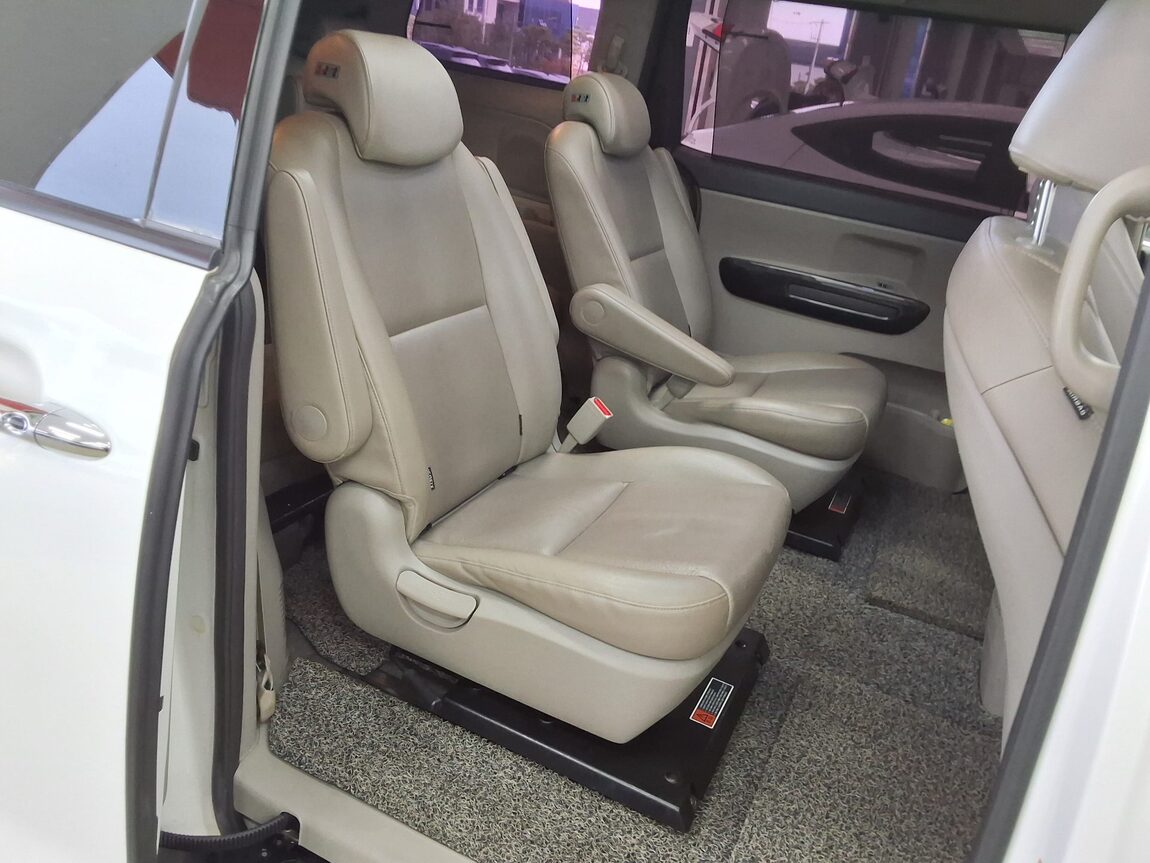 KIA ALL NEW CARNIVAL 9-SEATER DIESEL PRESTIGE 2016 - zdjęcie 13