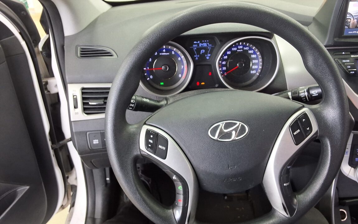 HYUNDAI AVANTE MD M16 GDi DELUXE 2012 - zdjęcie 17