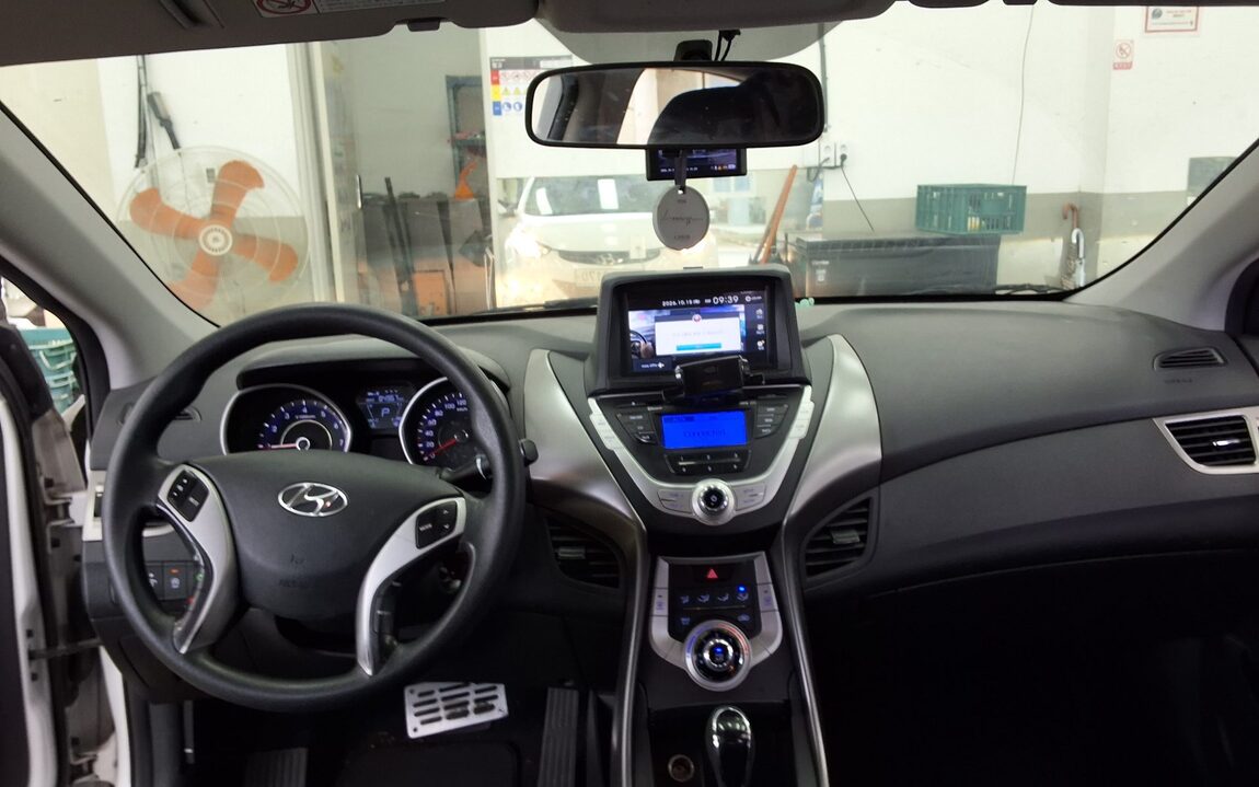 HYUNDAI AVANTE MD M16 GDi DELUXE 2012 - zdjęcie 11