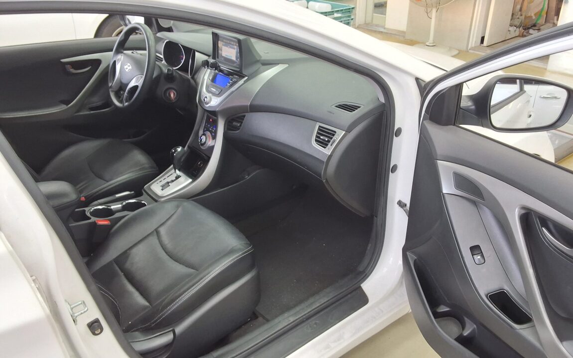 HYUNDAI AVANTE MD M16 GDi DELUXE 2012 - zdjęcie 14