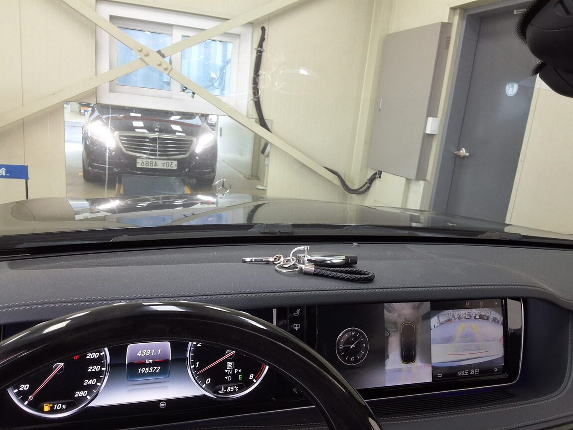MERCEDES-BENZ S-CLASS (6TH GEN) S500L 4MATIC 2015 - zdjęcie 25