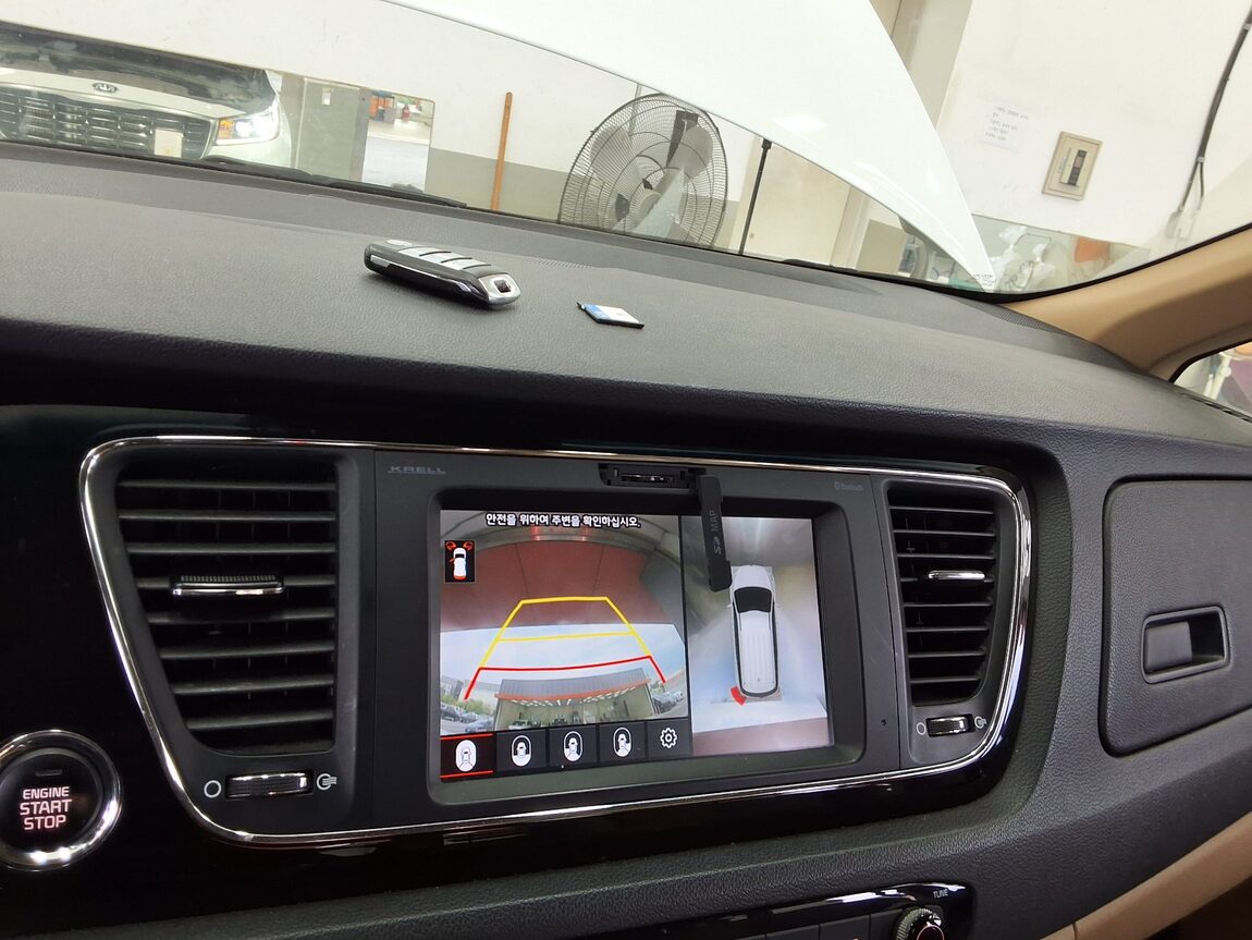 KIA THE NEW CARNIVAL HI-LIMOUSINE 7-SEATER DIESEL PRESIDENT 2019 - zdjęcie 18