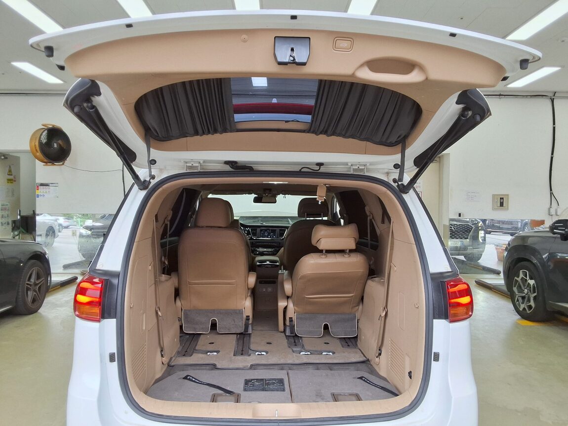 KIA THE NEW CARNIVAL HI-LIMOUSINE 7-SEATER DIESEL PRESIDENT 2019 - zdjęcie 15