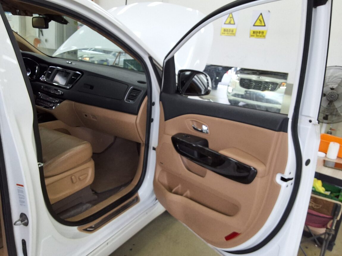 KIA THE NEW CARNIVAL HI-LIMOUSINE 7-SEATER DIESEL PRESIDENT 2019 - zdjęcie 14
