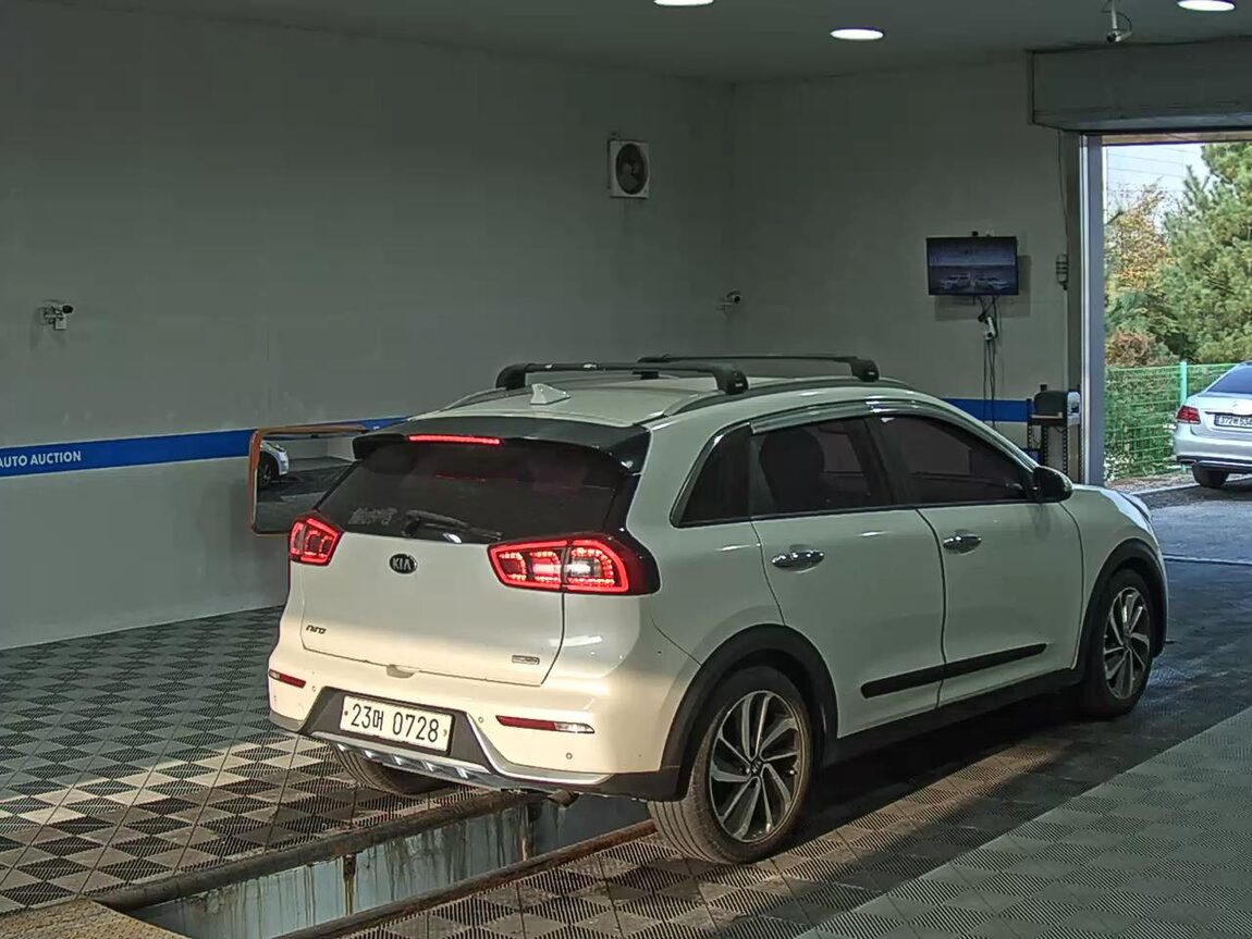 KIA NIRO 1.6 HYBRID NOBLESSE 2017 - zdjęcie 5