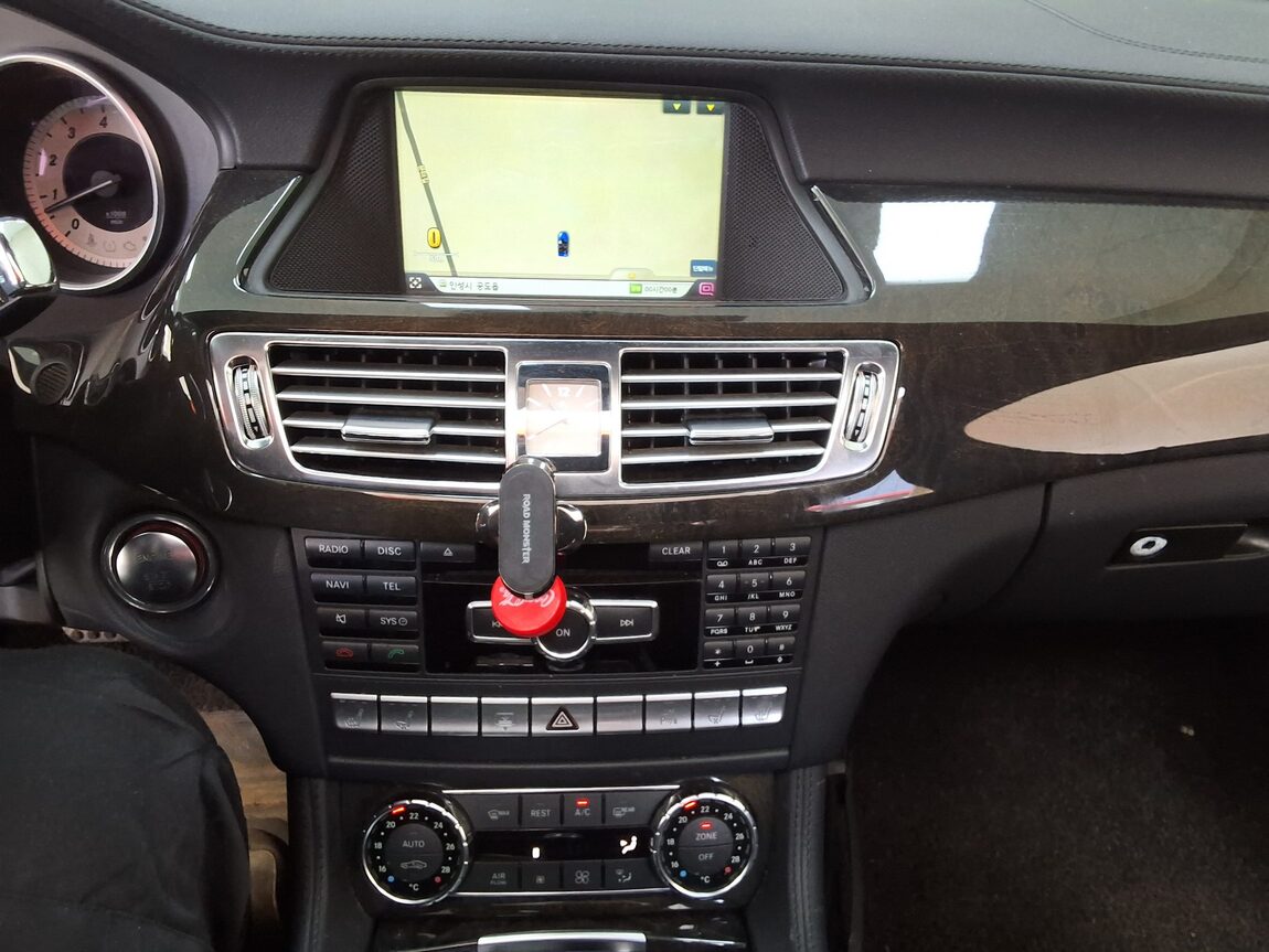 MERCEDES-BENZ CLS-CLASS (2ND GEN) CLS350 BLUEEFFICIENCY 2012 - zdjęcie 24