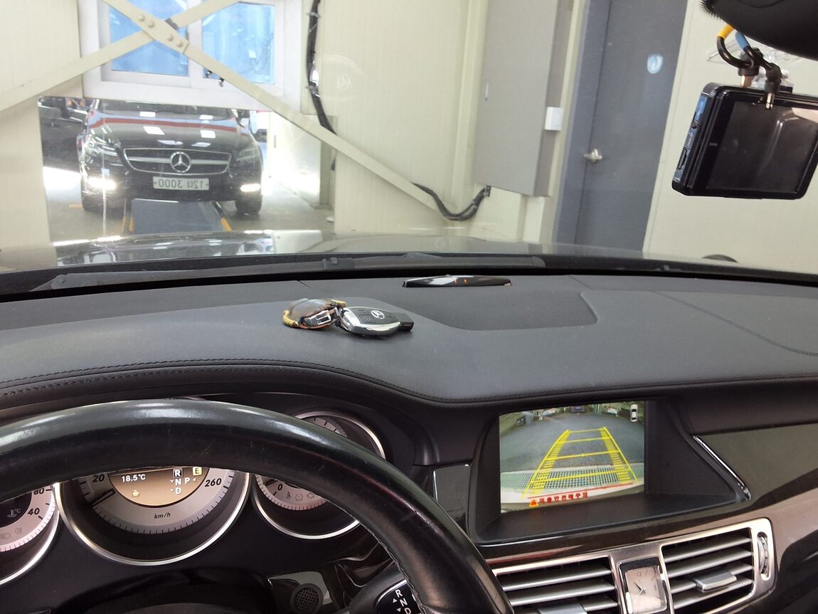 MERCEDES-BENZ CLS-CLASS (2ND GEN) CLS350 BLUEEFFICIENCY 2012 - zdjęcie 25