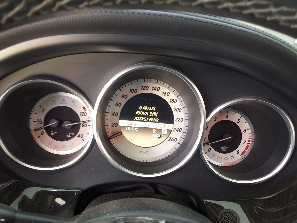 MERCEDES-BENZ CLS-CLASS (2ND GEN) CLS350 BLUEEFFICIENCY 2012 - zdjęcie 26