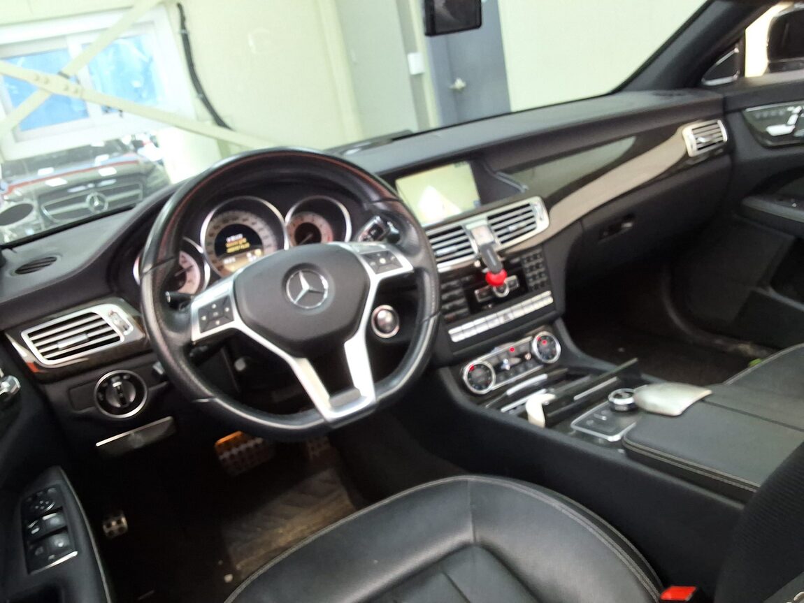 MERCEDES-BENZ CLS-CLASS (2ND GEN) CLS350 BLUEEFFICIENCY 2012 - zdjęcie 12