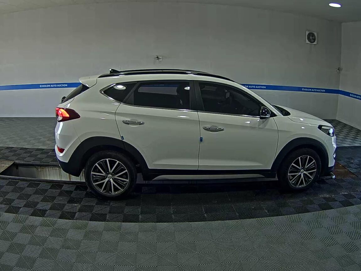 HYUNDAI ALL NEW TUCSON DIESEL 1.7 2WD STYLE FEVER 2017 - zdjęcie 4