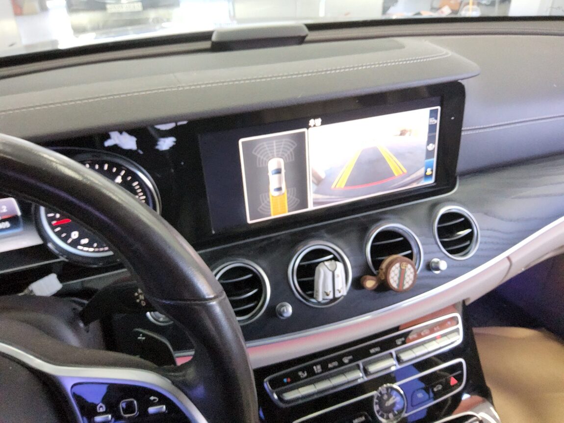 MERCEDES-BENZ E-CLASS (5TH GEN) E220d 4MATIC EXCLUSIVE 2020 - zdjęcie 24