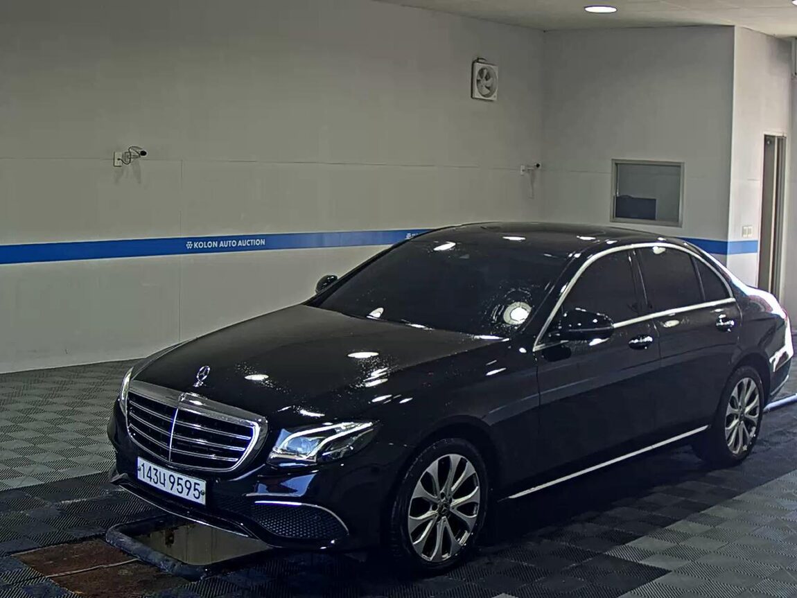 MERCEDES-BENZ E-CLASS (5TH GEN) E220d 4MATIC EXCLUSIVE 2020 - zdjęcie 2